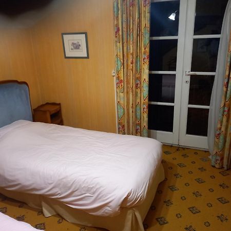 Tromcourt Hotel Couvin Exterior foto