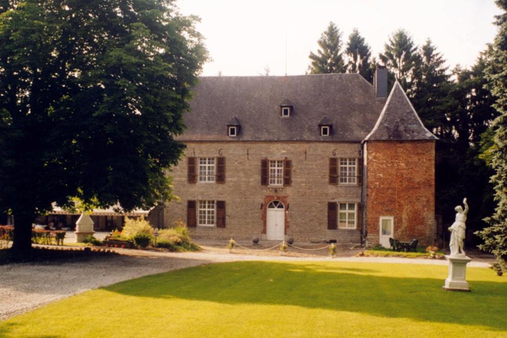 Tromcourt Hotel Couvin Exterior foto